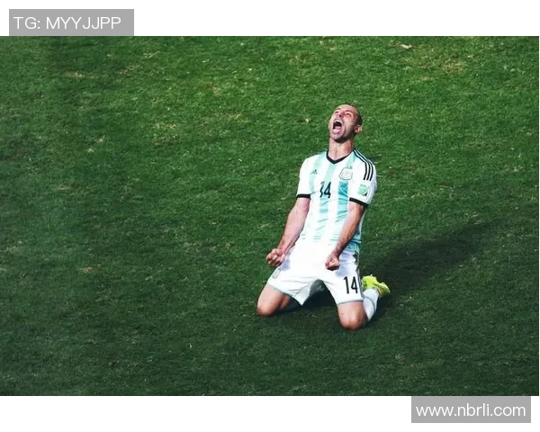 足球球星儿子爆笑搞怪瞬间 打破父亲严肃形象成网络新宠