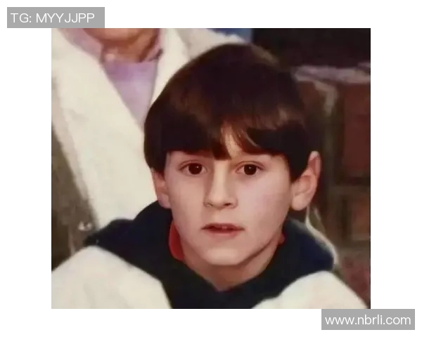 足球球星漏鸡事件曝光:背后隐藏的真相与娱乐圈的复杂联系 足球球星漏鸡事件曝光:背后隐藏的真相与娱乐圈的复杂联系